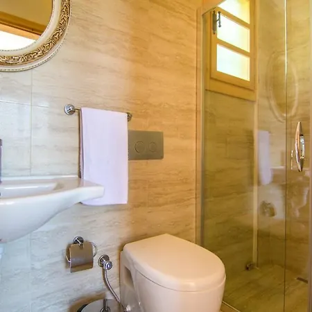 Sleeps 6 With Pool Air Con And Wifi