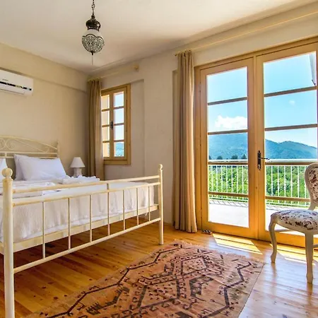Sleeps 6 With Pool Air Con And Wifi Keçiler