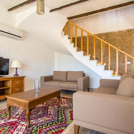 Villa Sleeps 6 With Pool Air Con And Wifi *