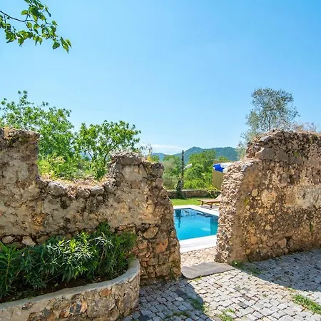 Villa Sleeps 6 With Pool Air Con And Wifi