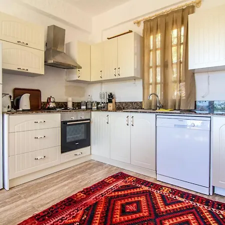 Villa Sleeps 6 With Pool Air Con And Wifi